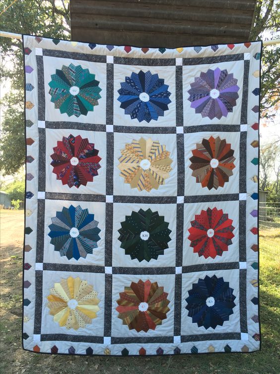 How to Make a Dresden Plate Tie Quilt • Rhino Quilting • 360-726-1405