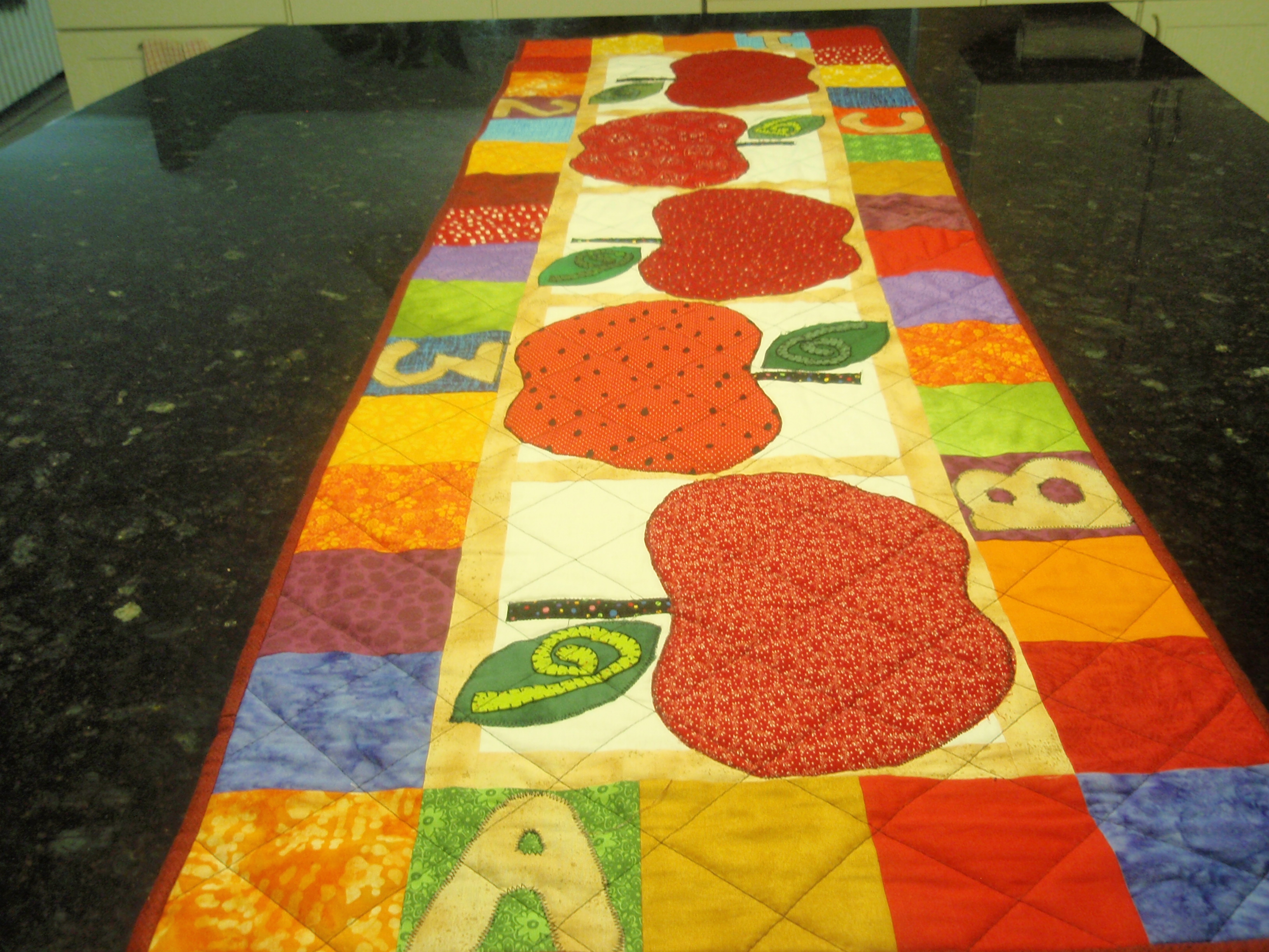 Free Apple Table Runner Quilt Pattern