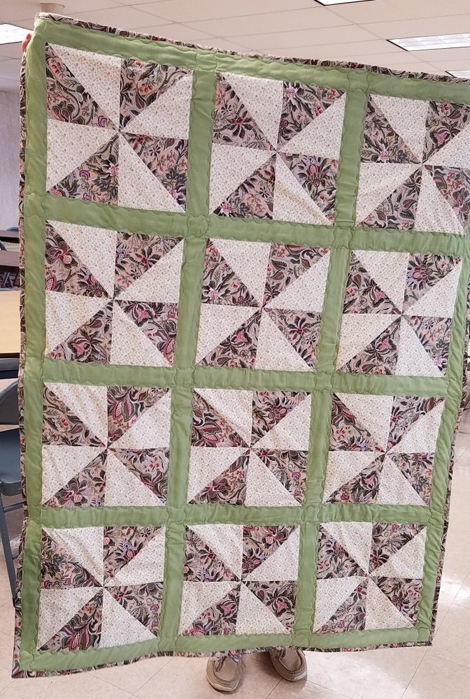 pinwheel-quilt-with-green-sashing-quiltingboard-forums