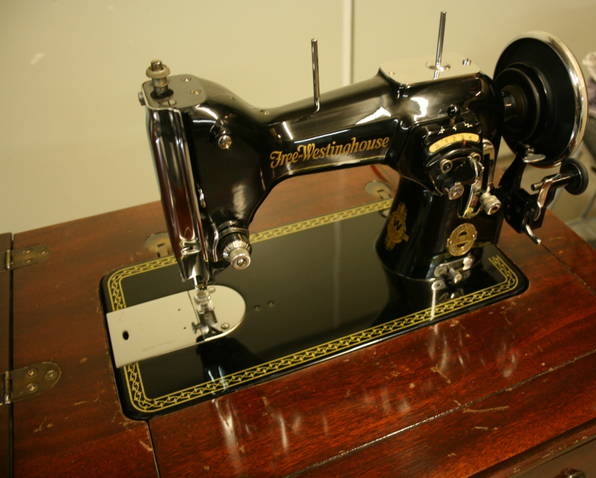 Vintage Sewing Machine Shop.....Come on in and sit a spell - Page 3979
