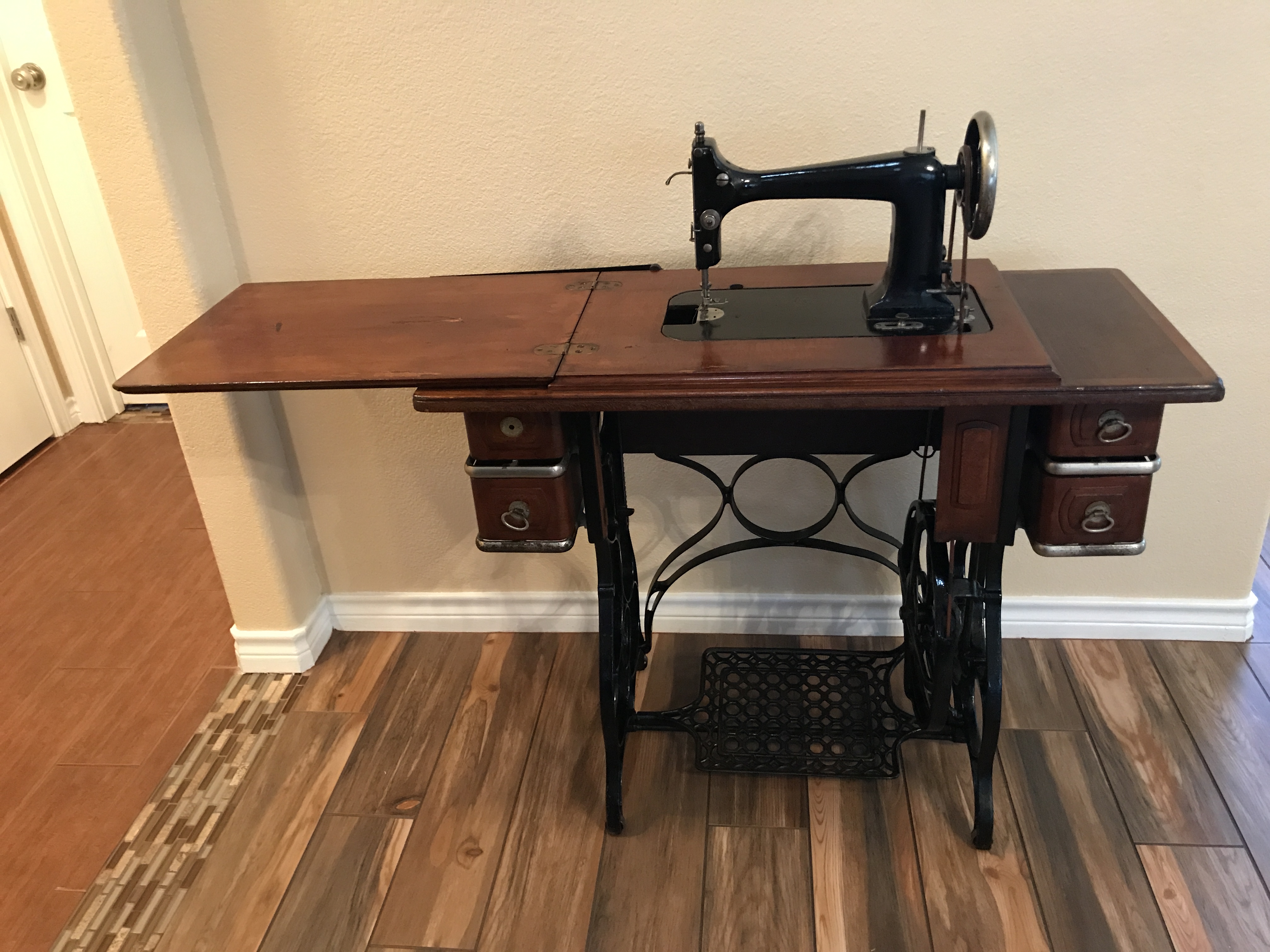 Standard treadle sewing machine - Quiltingboard Forums