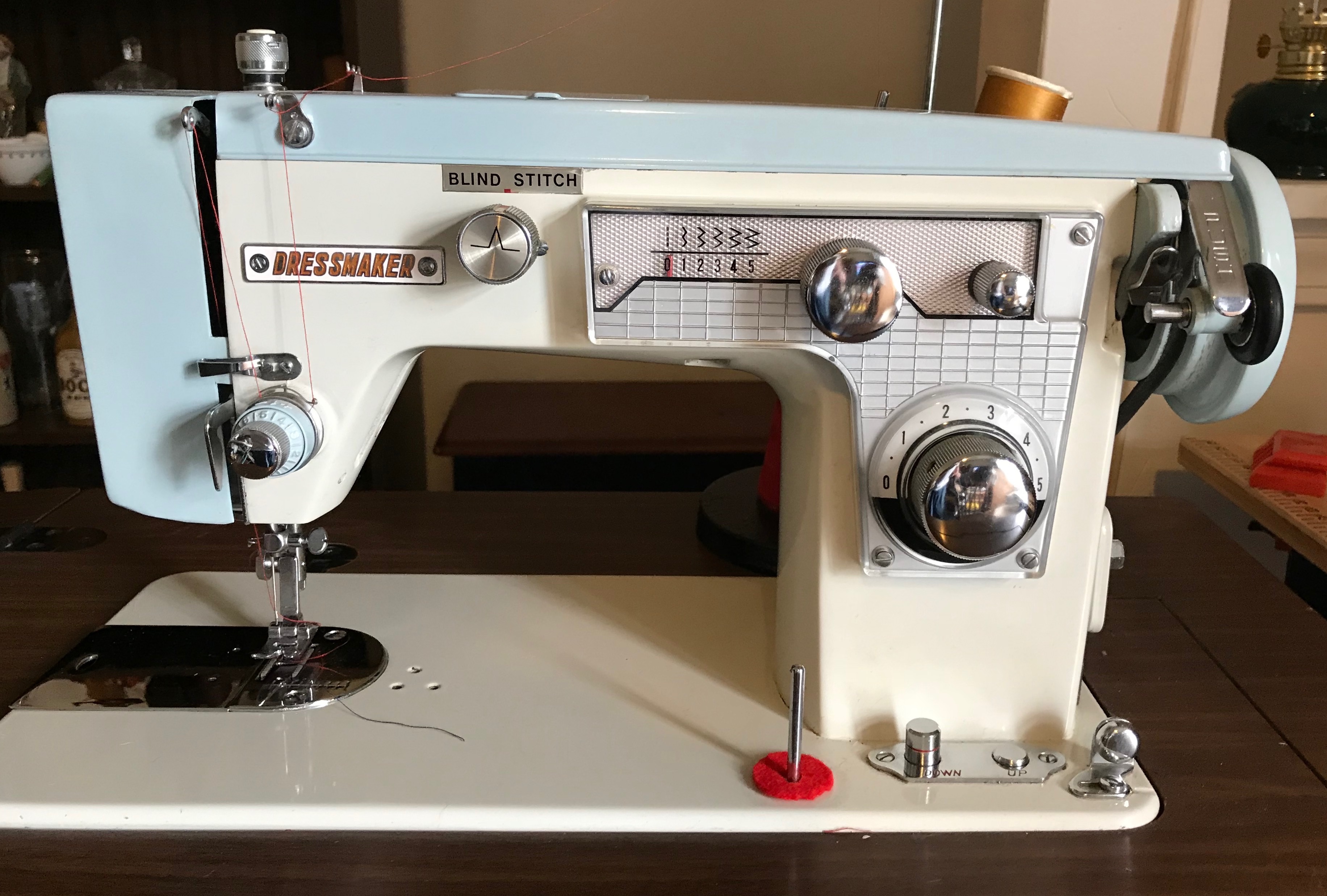 Vintage Capitol Deluxe Zig Zag Sewing Machine 017 - shopgoodwill.com